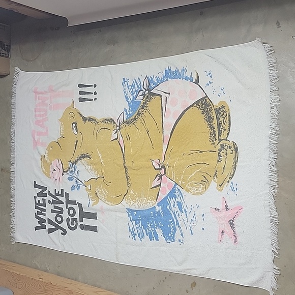 Vintage Other - Big beautiful hippo "when you've got it flaunt it!!!" Beach towel vintage